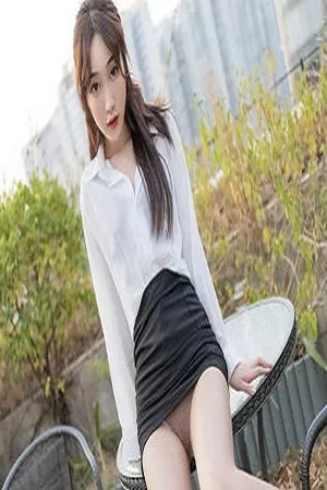 [IMISS爱蜜社]Vol.427_嫩模九月生户外秘书制服白衬衫配黑短裙秀肉丝袜诱惑写真40P