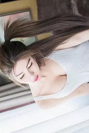 [IMISS爱蜜社]Vol.081_嫩模李李七七喜喜白色蕾丝内裤性感巨乳厨娘写真48P