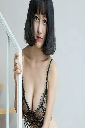 [YouWu尤物馆]Vol.114_女神小探戈私房黑色蕾丝情趣内衣半脱露傲人豪乳诱惑写真44P