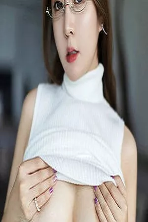 [YouMi尤蜜荟]Vol.407_女神王雨纯普吉岛旅拍白色抹胸内衣露豪乳半球诱惑写真80P