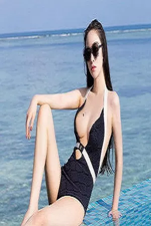 [YouMi尤蜜荟]Vol.099_嫩模穆菲菲马尔代夫旅拍性感比基尼露豪乳极致诱惑写真41P