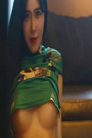 [YouMi尤蜜荟]Vol.073_女神刘钰儿私房真空旗袍装半脱秀豪乳半球撩人诱惑写真40P