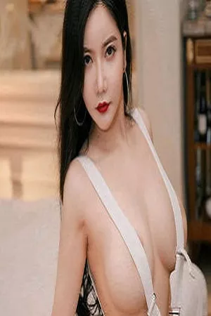 [HuaYang花漾]Vol.091_嫩模心妍小公主真空吊带牛仔裤配黑丝裤袜秀豪乳诱惑写真45P