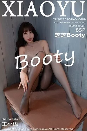 [XiaoYu画语界]Vol.689_女神芝芝Booty酒店场景主题半脱露无内黑丝秀翘臀屁沟诱惑写真85P