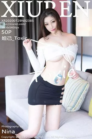 [XiuRen秀人网]No.2385_女神妲己_Toxic三亚旅拍私房沙发上超短服饰秀丰胸肥臀诱惑写真50P