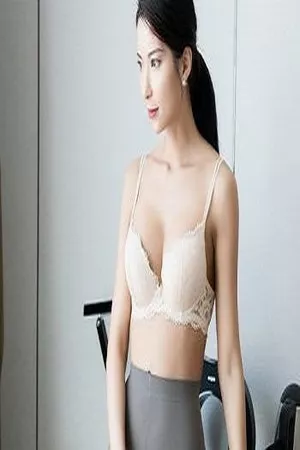 [XiuRen秀人网]No.2018_气质美女Carry私房性感内衣配超薄黑丝裤袜秀完美身材写真36P