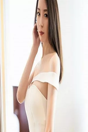 [XiuRen秀人网]No.1861_嫩模梦心月白色魅惑制服秀高挑身材半脱露翘臀撩人诱惑写真72P