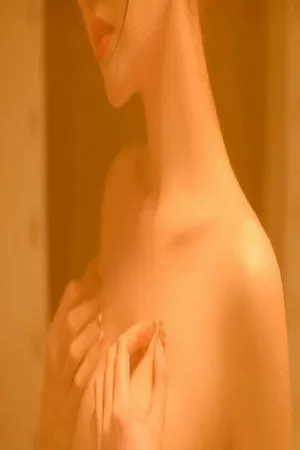 [XiuRen秀人网]No.1848_嫩模沈梦瑶私房浴室里全裸上身露豪乳两手遮点湿身诱惑写真60P