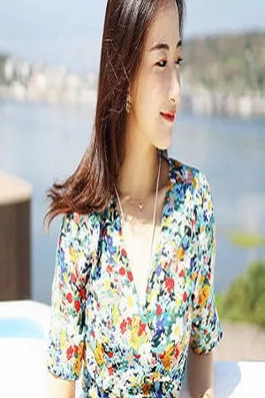 [XiuRen秀人网]No.1641_嫩模艺儿伢呦户外海边性感花色连身裙秀完美身材靓丽迷人写真53P