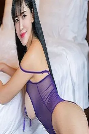 [XiuRen秀人网]No.1360_女神刘钰儿私房开档露乳装+血滴子遮点秀豪乳喷血诱惑写真45P