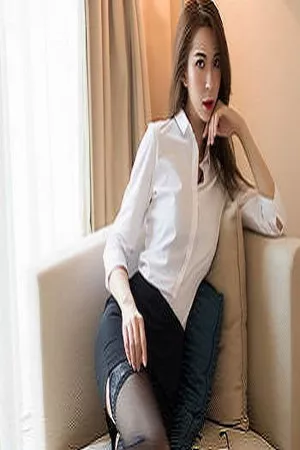 [XiuRen秀人网]No.1290_气质美女Carry秘书OL白衬衣黑短裙配黑丝裤袜撩人诱惑写真66P