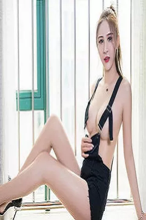[XiuRen秀人网]No.980_嫩模SOLO-尹菲居家黑色牛仔背带衣真空露美乳火辣诱惑写真50P