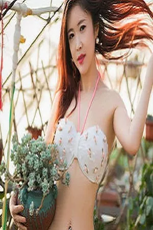 [XiuRen秀人网]No.924_嫩模西希白兔花房里性感内衣半脱粉红内裤秀丰满翘臀诱惑写真49P