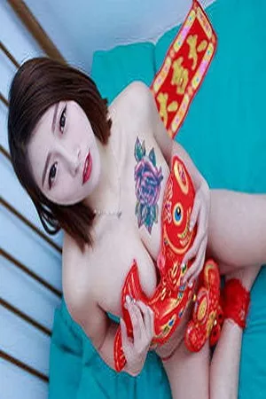 [XiuRen秀人网]No.914_嫩模杜花花红色高叉旗袍装全脱秀美乳新春诱惑福利写真44P