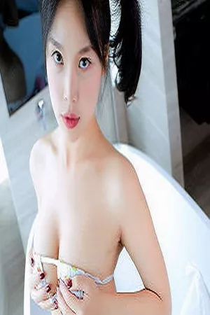 [XiuRen秀人网]No.861_巨乳嫩模小纯子三点式比基尼+连体黑色死库水完美诱惑写真51P
