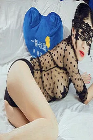 [XiuRen秀人网]No.833_嫩模馨怡床上超透薄纱秀傲人美乳五角星遮点撩人诱惑写真66P