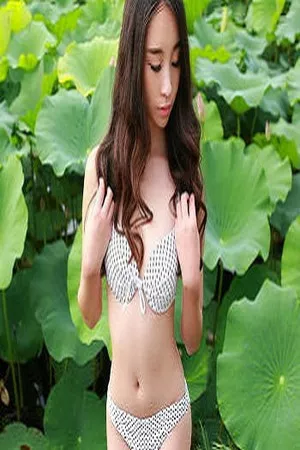 [XiuRen秀人网]No.371_清纯妹子梓萱Crystal脱白色连身裙秀性感内衣写真45P
