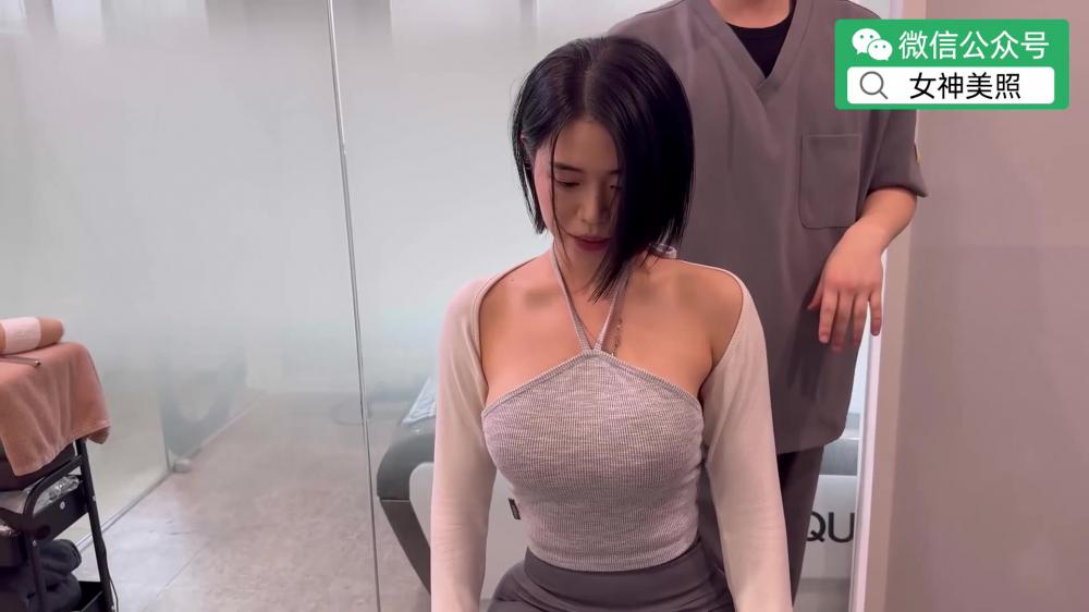 为健身教练进行全身正骨治疗