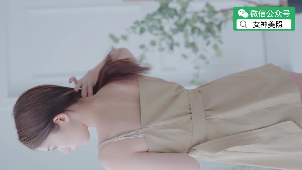 浅绿色内衣模特超近距离换衣视频