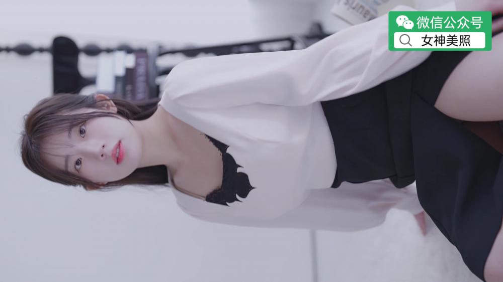 近距离观看模特换衣服