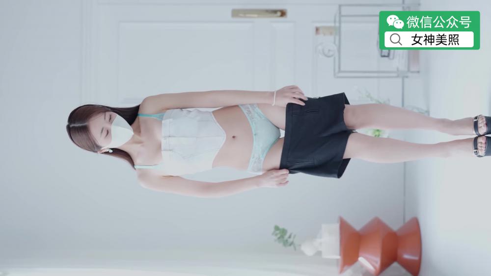 小姐姐教你学穿搭《热裤小背心》