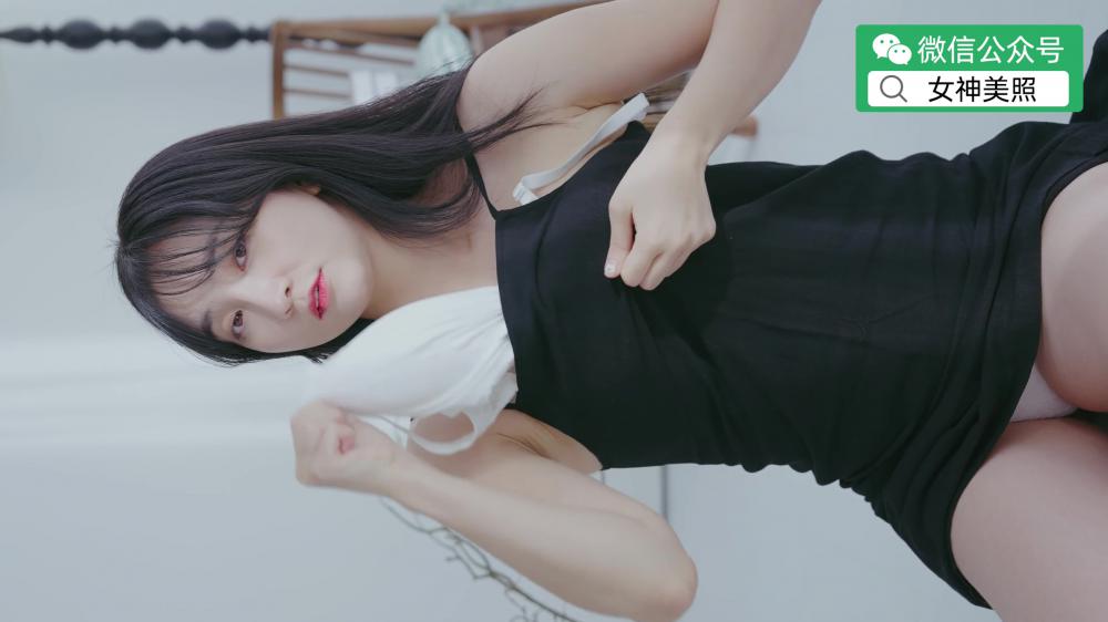 脱下内衣,真空出镜